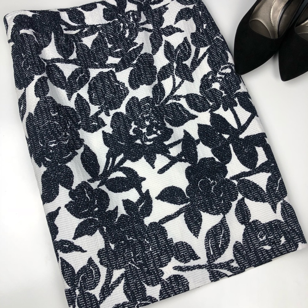 Ann Taylor New! Floral Skirt Size 4